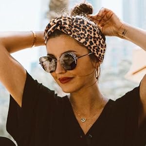 Retro look headband in fashion